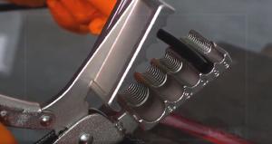 PINCE POUR MONTAGE de CONNECTEUR type VOSS sur TUYAUX D'AIR 6 à 16mm