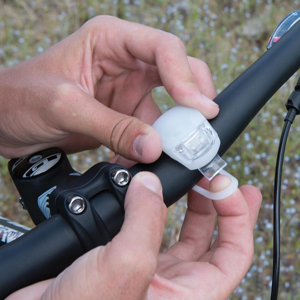 LUMIERES LED VELO AVEC ATTACHE, AVANT ET ARRIERE